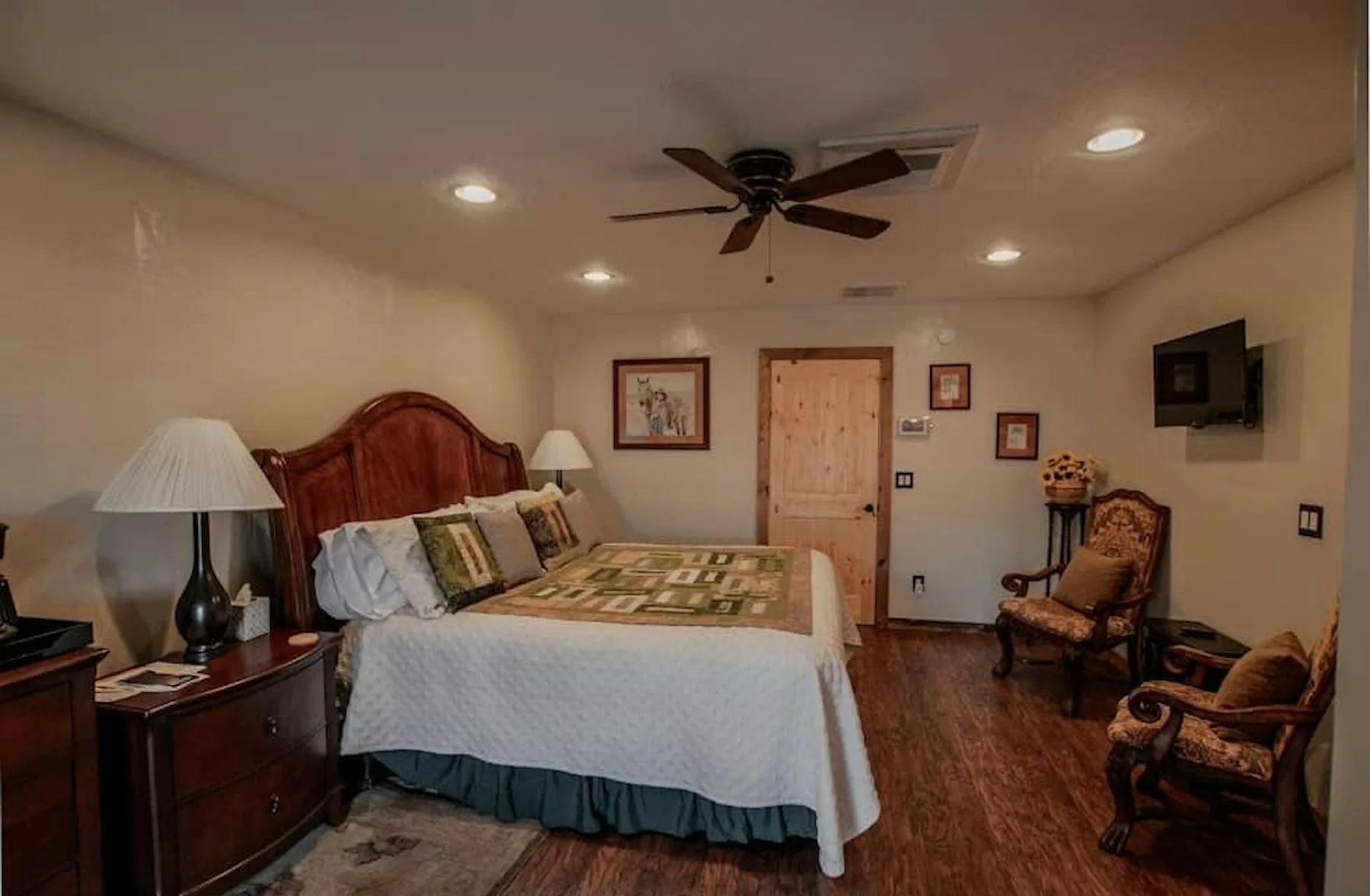Juniper ground-floor king suite